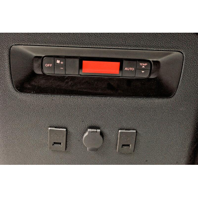 USB+JACK konektor Nissan