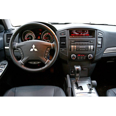 Ramecek 2DIN autoradia Mitsubishi Pajero